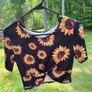 ROMWE XS sunflower crop top // front tie knot